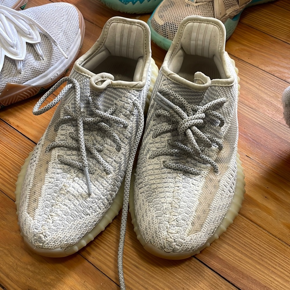 Used Yeezy sneakers white size 4.5